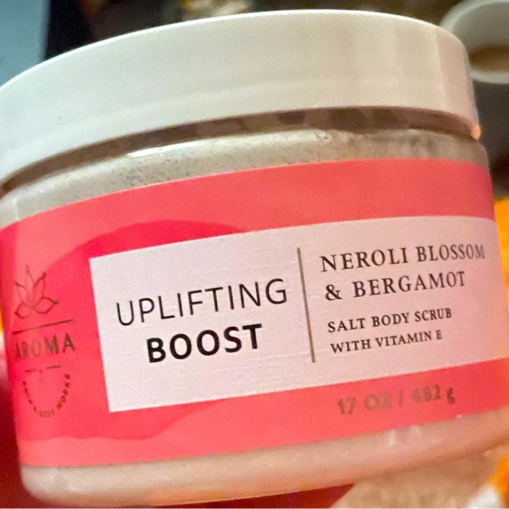Salt Body Scrub With VITAMIN E smell amazing&be extremely soft,clean&silky skin!